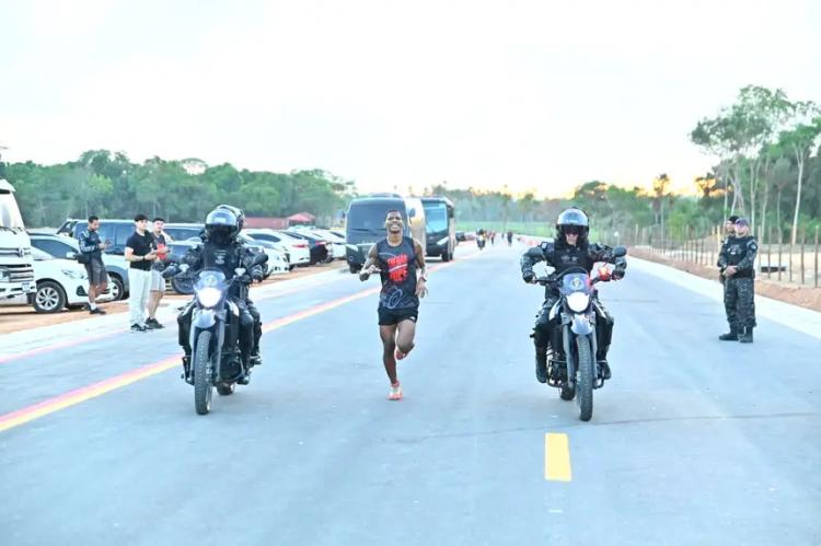 Treinão para a Corrida do Bope reúne 3 mil corredores e inaugura circuito na Travessia Ambiental, em Macapá