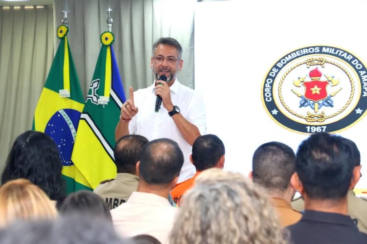 Governador Clécio recepciona os 22 alunos-soldados de turma complementar do Corpo de Bombeiros Militar do Amapá: 'zeramos mais um concurso público'