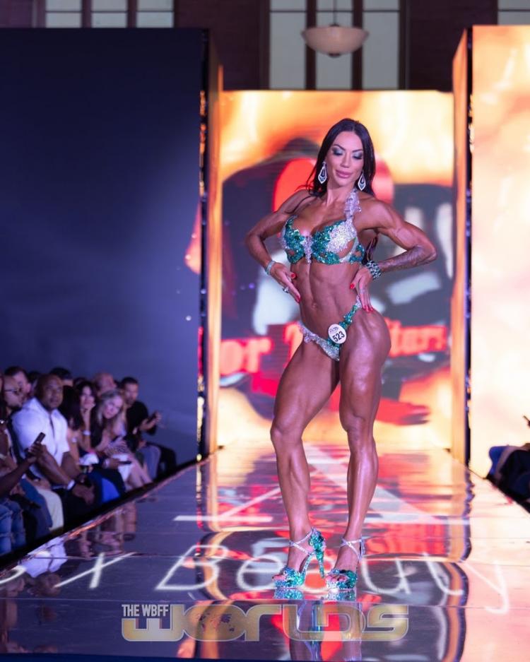 Atleta afirma que teve presente de amigo oculto recusado após dar uma balança inteligente