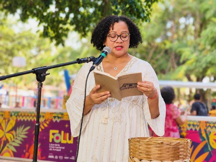 Neuma Santos estreia na literatura infantil com o livro “A brincadeira com os Sofaris”