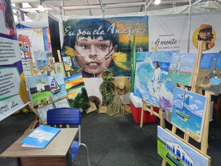 Pinturas de estudantes do Centro Bi Trindade são expostas na 53ª Expofeira do Amapá