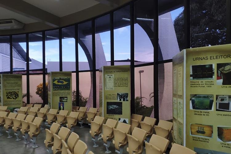Escolas públicas e privadas podem solicitar Exposição Itinerante " 500 anos de Eleição no Brasil"
