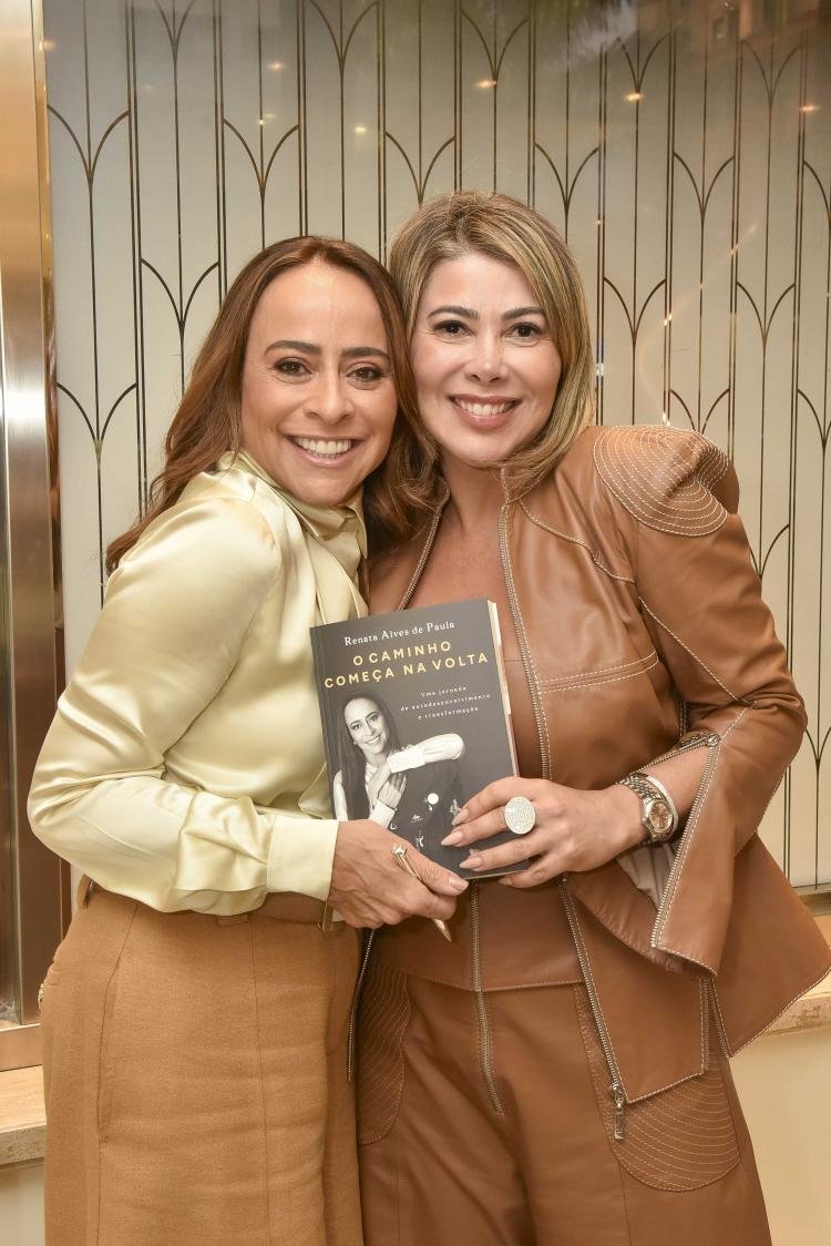 Luiza Helena Trajano e João Armentano prestigiam o lançamento do livro da empresária Renata de Paula - O caminho começa na Volta