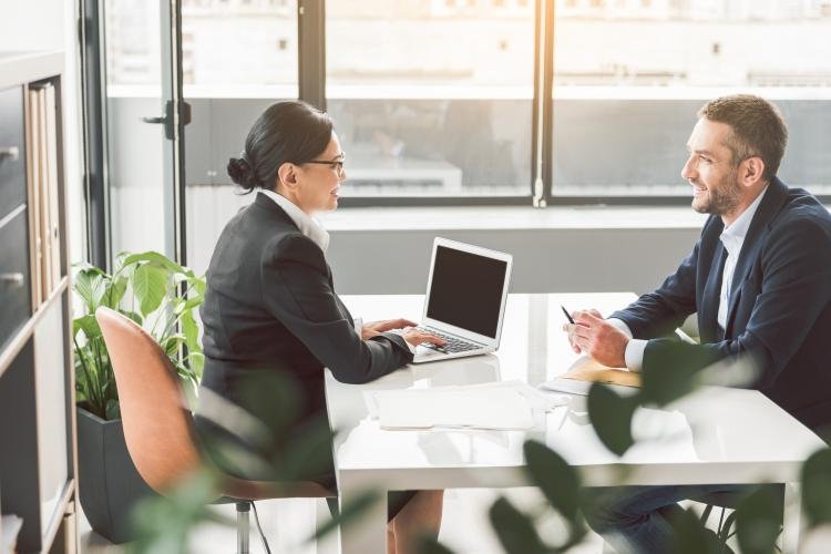 Como recusar demandas no ambiente de trabalho em inglês de forma assertiva e respeitosa