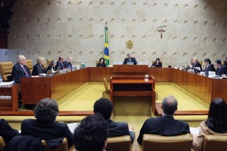 Maioria dos ministros do STF decide que homofobia é crime equivalente ao de racismo