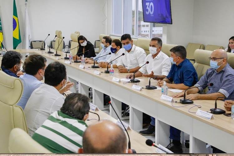 Waldez destaca medidas de proteção à economia durante encontro na Fecomércio