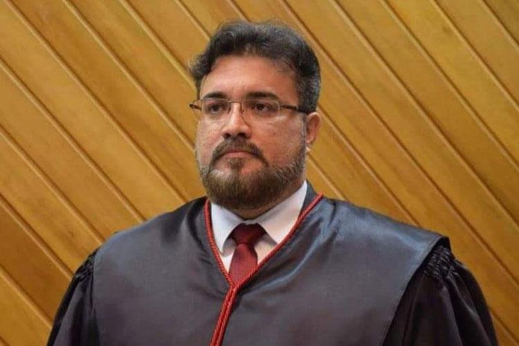 Juiz Rivaldo Valente toma posse como Juiz Membro do Pleno do TRE-AP