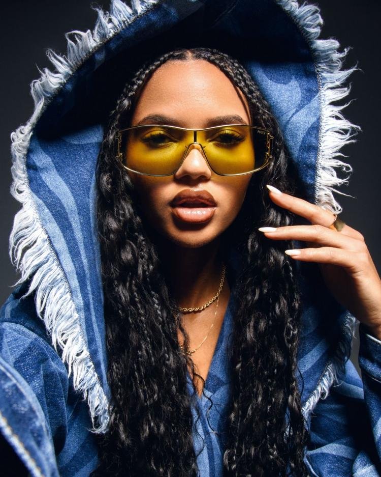 Juliana Nalú estrela nova campanha mundial da grife italiana Pucci!