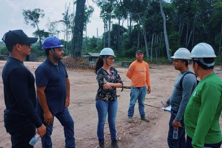 Plano de manejo florestal sustentável de indústria madeireira no Vale do Jari recebe vistoria
