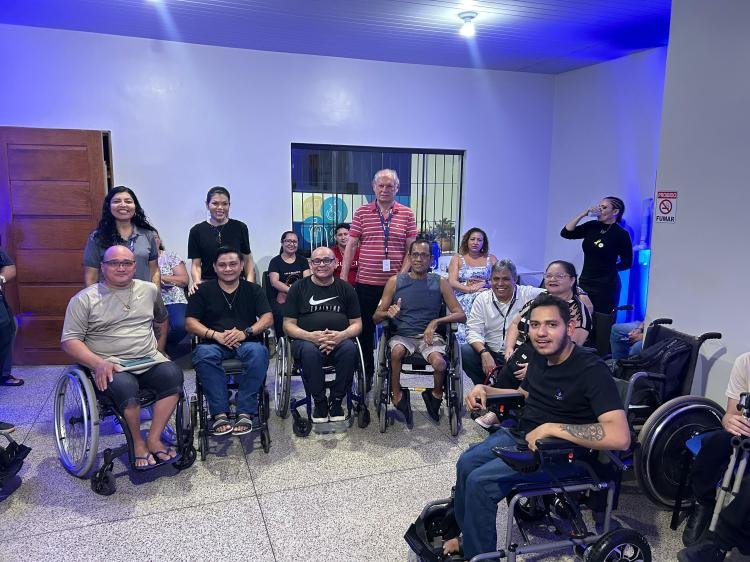 Grupo Equatorial entrega dez cadeiras motorizadas à ADFAP em Macapá