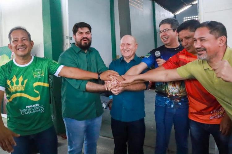 Randolfe anuncia R$1,2 milhão para o carnaval de Santana