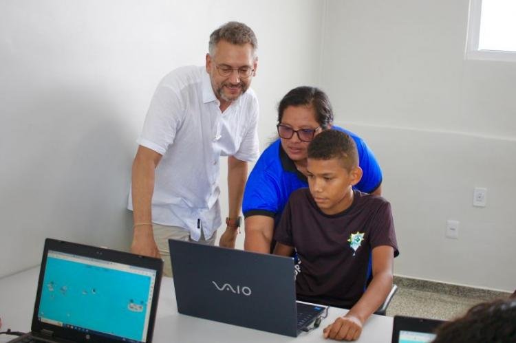Governador entrega escola Nazaré Rodrigues reconstruída em Laranjal do Jari: 