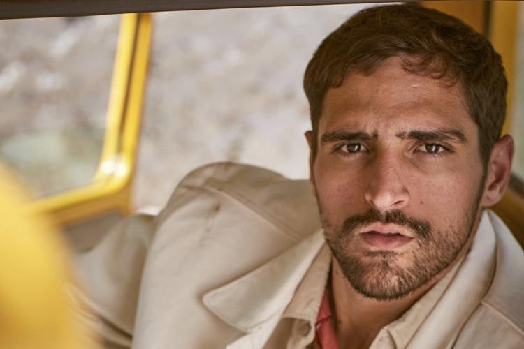 Lucas Teixeira deixou a carreira no Direito para brilhar na moda internacional!