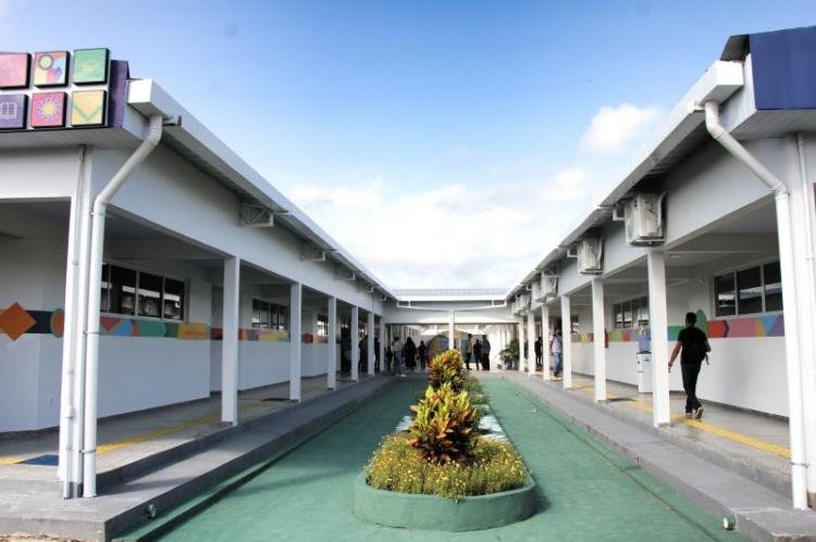 Governador entrega escola Nazaré Rodrigues reconstruída em Laranjal do Jari: 