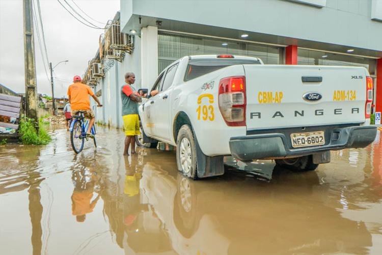 Defesa Civil pede que população informe alagamentos pelo 193