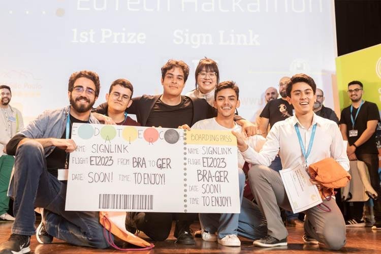 Alunos da USP conquistam prêmio com aplicativo que estimula aprendizado de línguas de sinais