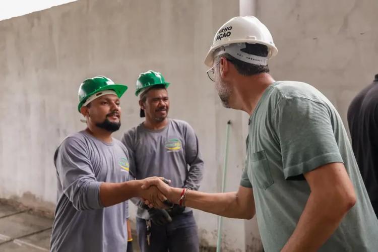 Maratonando Municípios: governador Clécio garante conclusão das escolas Buritizal e Sarney em Laranjal do Jari