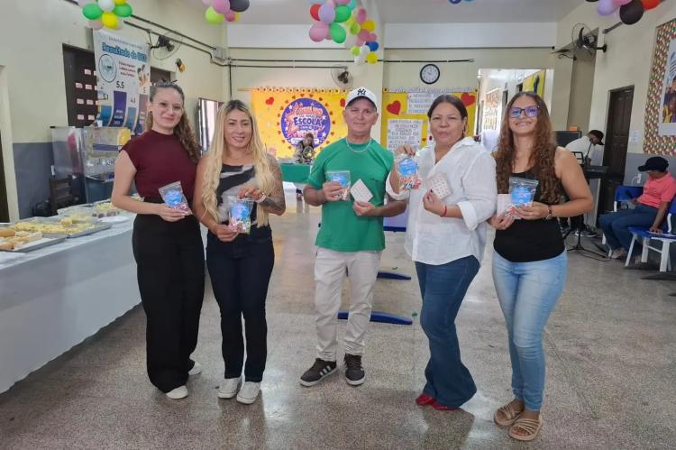 Escola Estadual Castro Alves homenageia professores e servidores públicos em Macapá