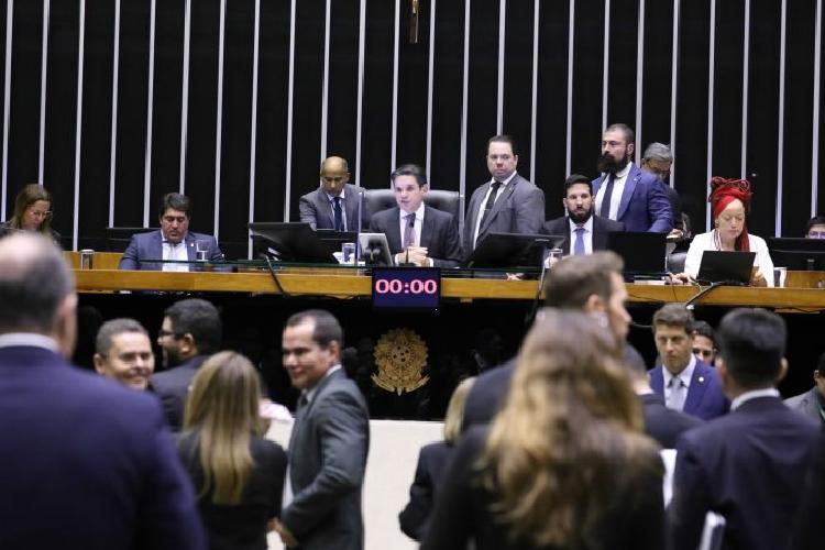 Câmara aprova em 2º turno PEC que regulamenta aposentadoria dos agentes de saúde e de combate a endemias
