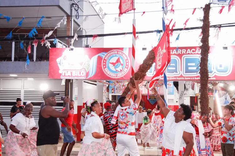 Derrubada dos mastros marca 