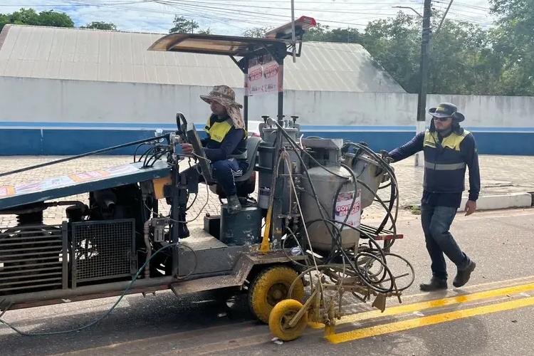 Governo do Amapá avança com serviços de sinalização viária em Ferreira Gomes