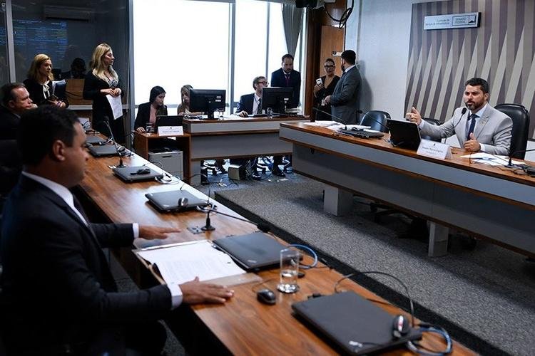 Sem alterações, senadores concluem votação do novo marco legal que prevê portabilidade da conta de luz