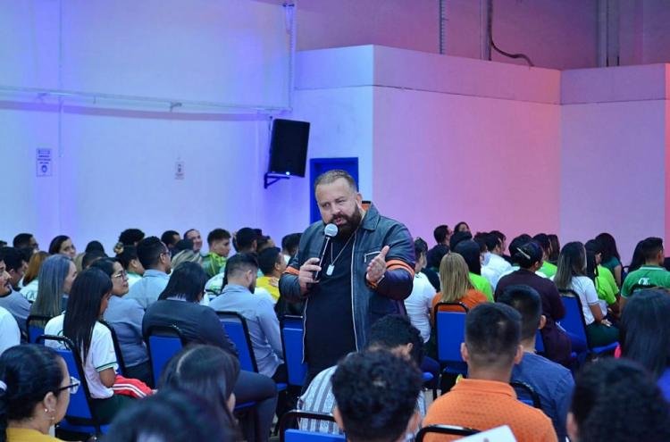 Seminário gratuito no Sebrae capacita empreendedores para Black Friday com especialista em vendas