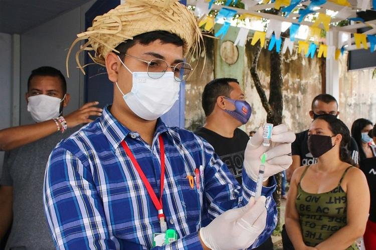 Covid-19: Arraial da vacinação segue até às 14h deste sábado (12)