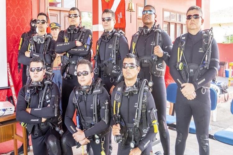 Ao completarem dez anos de atividades, mergulhadores dos Bombeiros são homenageados
