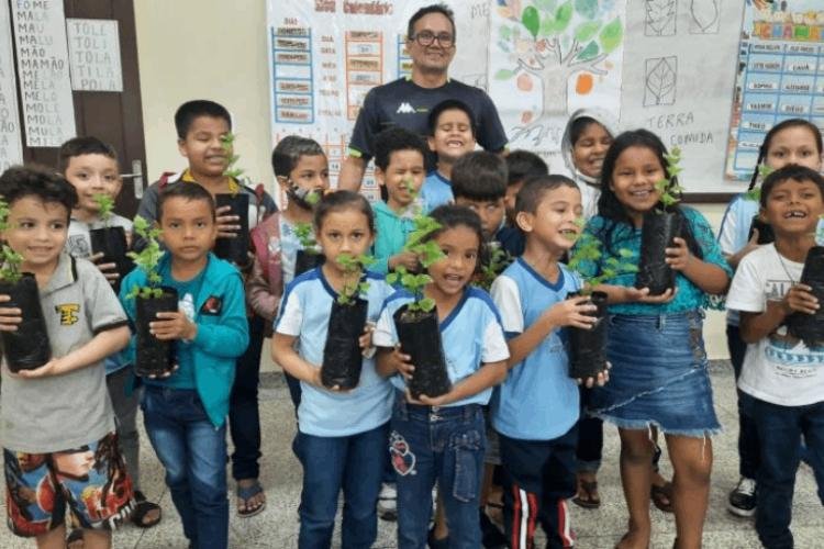 Alunos de escola estadual desenvolvem método para facilitar reprodução de sementes de jucá e vão representar o Amapá em evento nacional