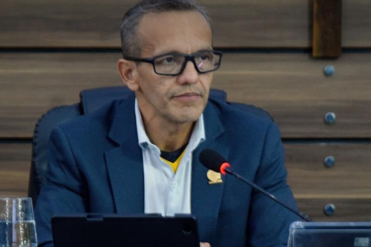 CMM aprova novas honrarias: Projetos de Pedro DaLua premiarão empresas e educadores de destaques