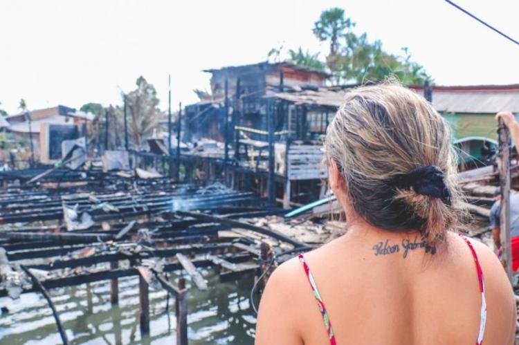 Governador Clécio Luís determina assistência integrada às famílias atingidas por incêndio na Zona Norte de Macapá