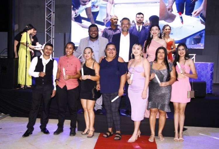 "Trabalhadores prontos para impulsionarem negócios", celebra governador na formatura de 430 alunos do Qualifica Amapá