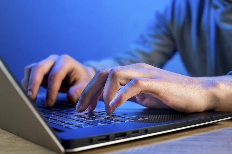 Projeto criado por estudante disponibiliza pela internet apostilhas para estudos do Enem