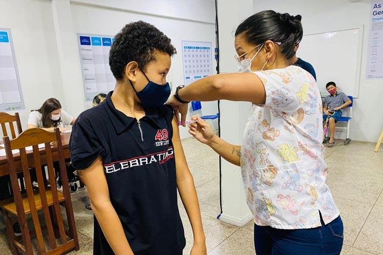 Governo divulga novo calendário de vacinação nas escolas; veja a lista