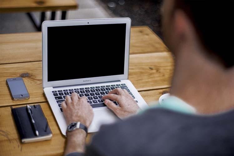 Universidade federal cria plataforma em Libras sobre a covid-19