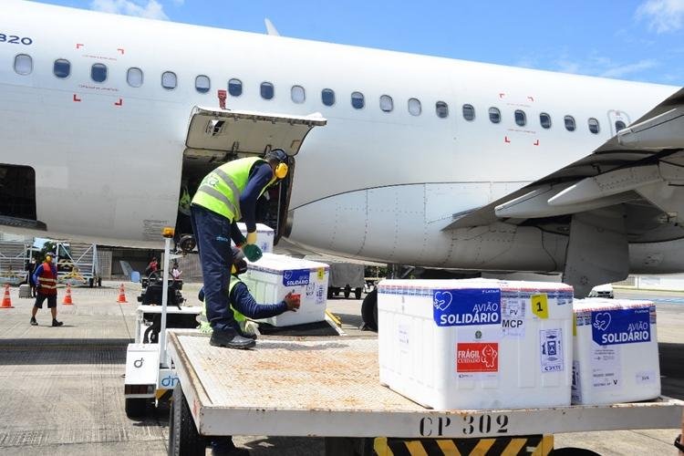 Amapá recebe 16.400 doses de vacinas contra covid para primeira e segunda doses
