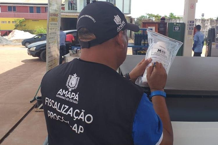Procon interdita posto de combustível em Santana