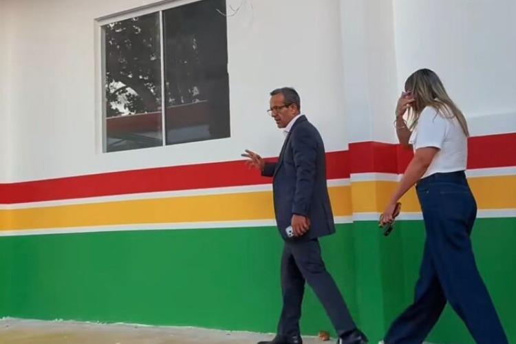Prefeito Pedro DaLua visita obra da Escola Amapá paralisada há mais de três anos