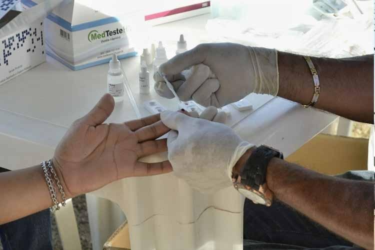 Dezembro Vermelho: Governo mantém atendimento a pessoas com HIV durante pandemia