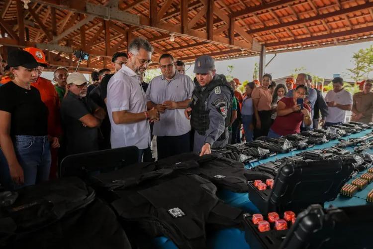 Governador Clécio entrega novos equipamentos e viaturas e reforça investimentos na segurança pública de Porto Grande (AP)