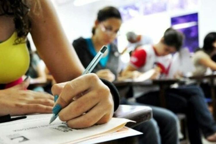 Mulheres representam mais de 60% dos inscritos no Enem
