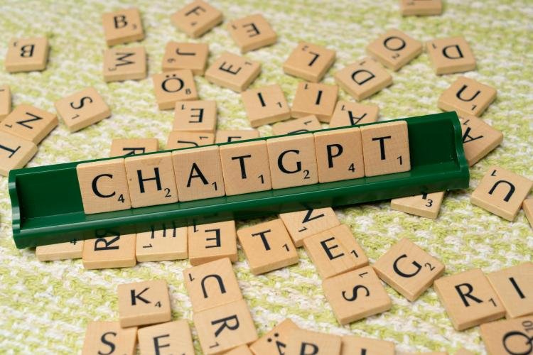 Respostas rasas e excesso de adjetivos no ChatGPT: como evitar erros e melhorar o uso da ferramenta.