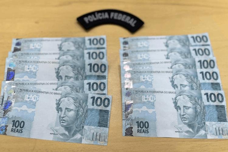 PF prende em flagrante homem com mil reais em notas falsas
