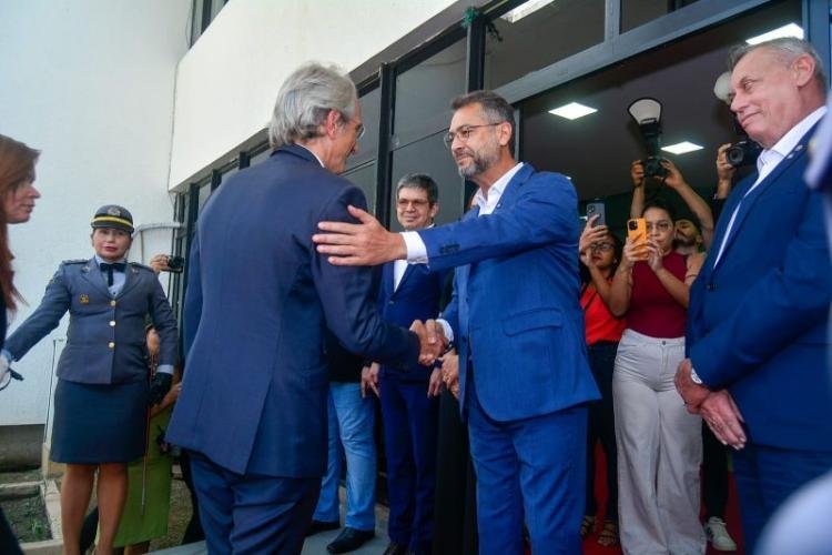 No Amapá, embaixador da França no Brasil é recebido no Palácio do Setentrião para aprofundar a cooperação entre os dois países