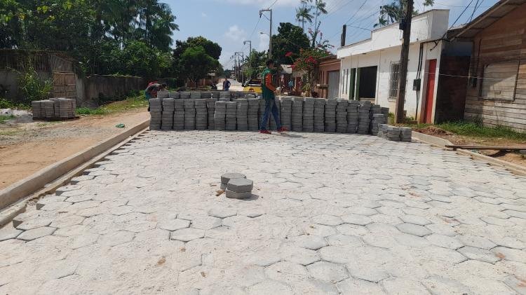 Travessa 24, no Provedor II, recebe obra de pavimentação em bloquetes