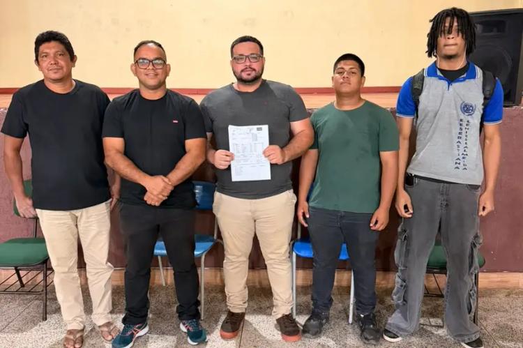 Governo do Amapá entrega passagens da delegação amapaense que vai disputar os Jogos da Juventude
