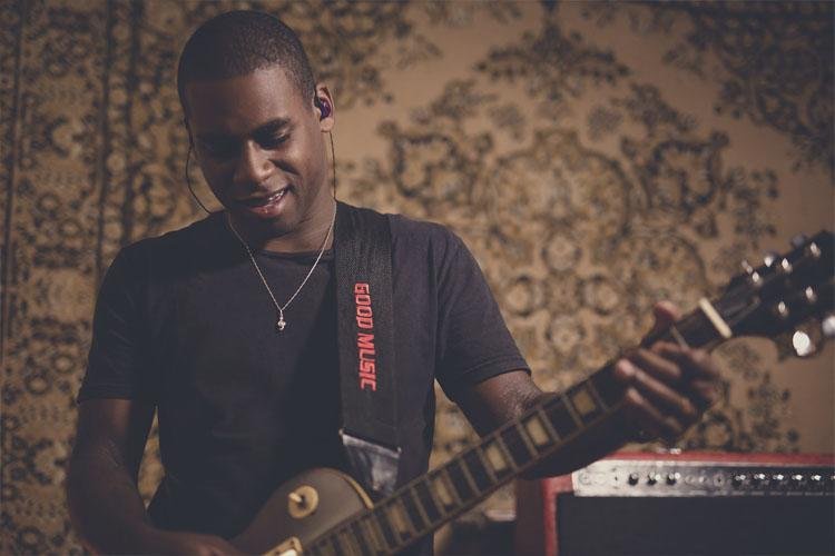 Binho Ribeiro: Cantor gospel lança EP "TUDO NOVO"