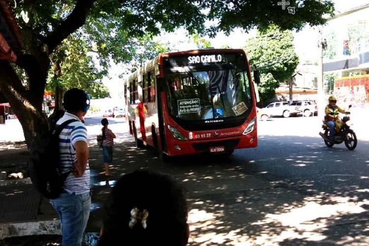 Ônibus circulam em horário reduzido mas ampliam frota nos horários de pico para evitar aglomerações