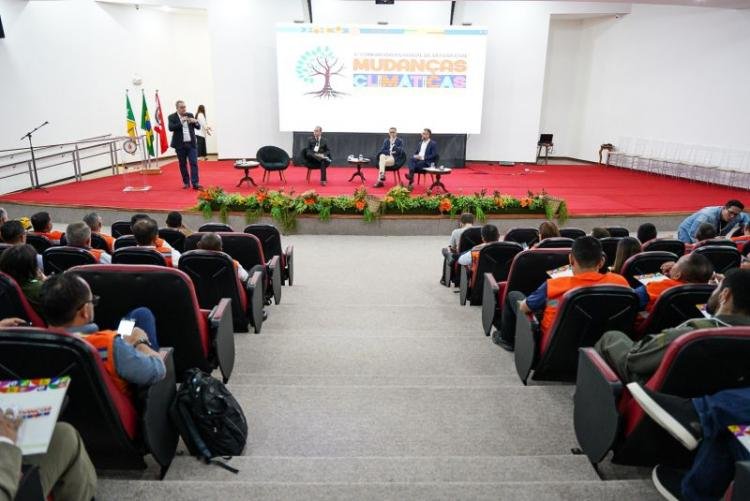 Pré-COP30: Governo do Estado debate sobre mudanças climáticas no 1º Congresso de Defesa Civil do Amapá
